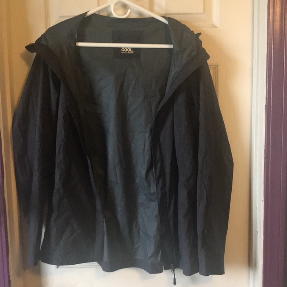 A black light weight rain jacket - Picture 2 of 4